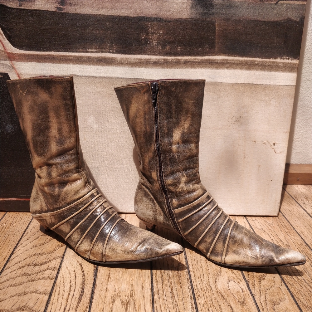 Vintage Italian Pointy Toed Leather Boots - Picture 2 of 12
